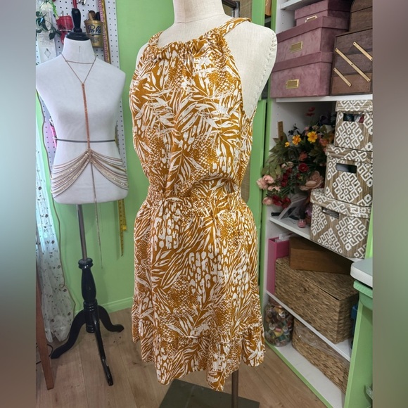 Christian Siriano Mustard and White Leaf Print Two Piece Seperates - Picture 3 of 6